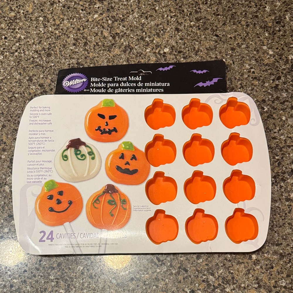 NEW Wilton 24 Cavity Halloween Pumpkin Bite-Size Treat Mold - Vintage